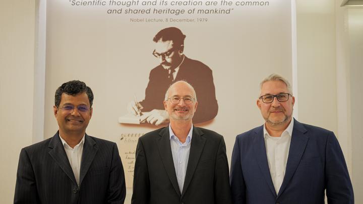 Atish Dabholkar, Stefan Jorda, Ralf Kaiser